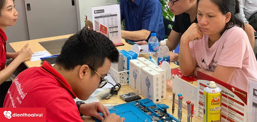 Dịch vụ thay pin iPhone Pro Max dung lượng chuẩn ch&iacute;nh h&atilde;ng Vmas tại Điện Thoại Vui