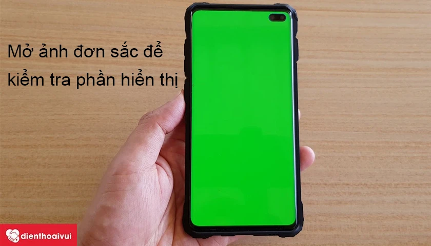 Kiểm tra m&agrave;n h&igrave;nh sau khi &eacute;p k&iacute;nh Huawei P30 thế n&agrave;o?