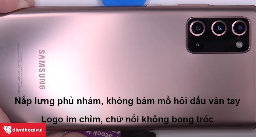 Lớp sơn tr&ecirc;n nắp lưng Samsung Galaxy được sơn phủ nh&aacute;m