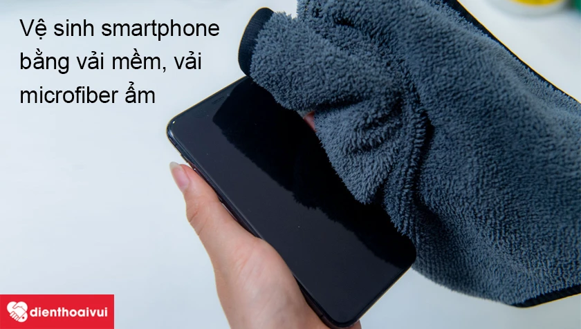 C&aacute;c c&aacute;ch vệ sinh vỏ điện thoại đơn giản, hiệu quả