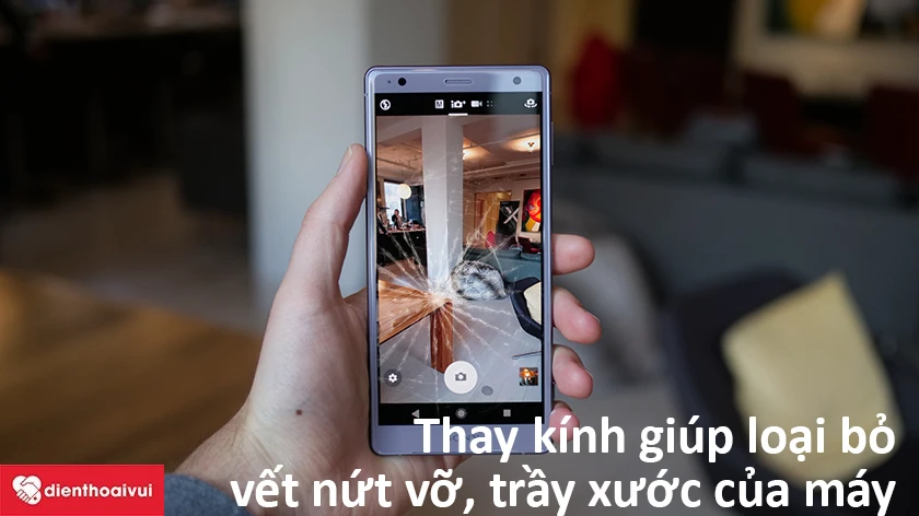 Những l&yacute; do bạn n&ecirc;n thay mặt k&iacute;nh Sony Xperia XZ2