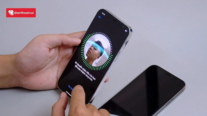 Kiểm tra c&aacute;c t&iacute;nh năng iPhone 12 Pro xem khả năng sửa chữa của m&aacute;y
