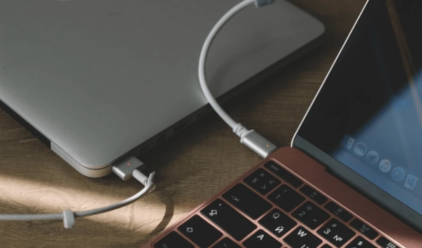 Dấu hiện nhận biết pin Macbook bị phồng