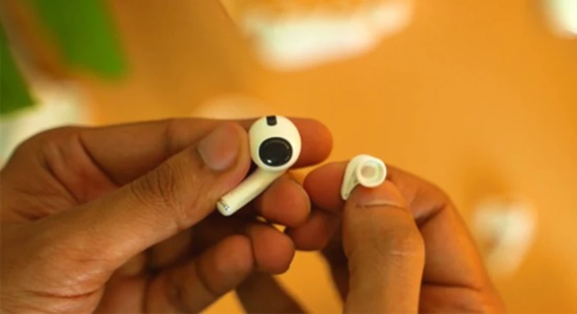Cách vệ sinh tai nghe Airpods Pro