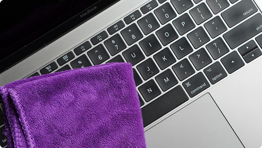 Xử lý Macbook Air / Pro bị đổ nước, vào nước, dính nước