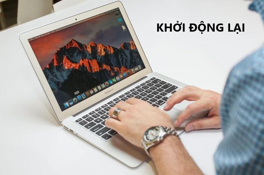 Khởi động lại thiết bị để khắc phục tình trạng treo máy
