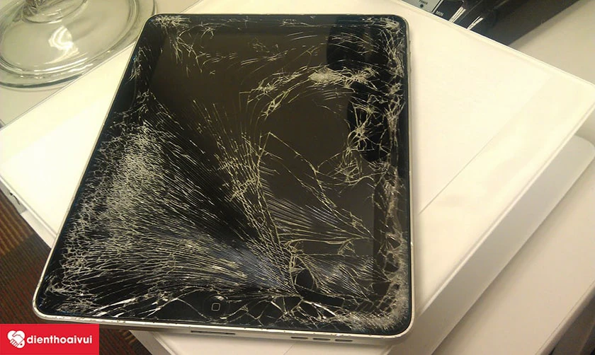 Nguy&ecirc;n nh&acirc;n bị vỡ, hỏng mặt k&iacute;nh iPad Air 4
