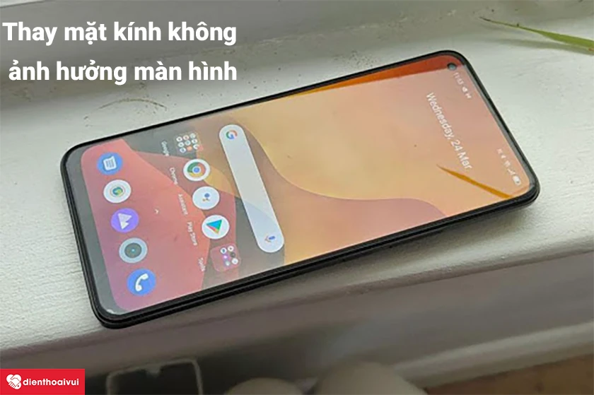 Thay mặt k&iacute;nh c&oacute; ảnh hưởng đến m&agrave;n h&igrave;nh Realme 8 kh&ocirc;ng?