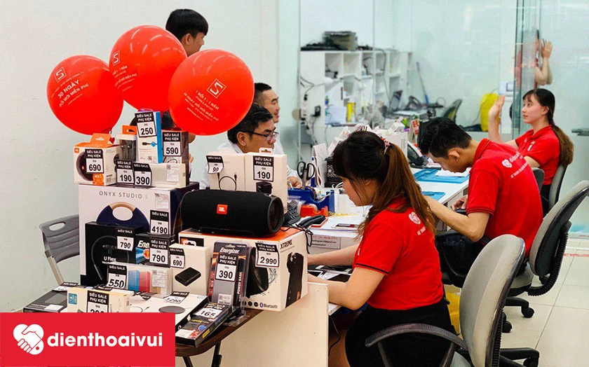 Hướng dẫn nhận biết cửa h&agrave;ng uy t&iacute;n