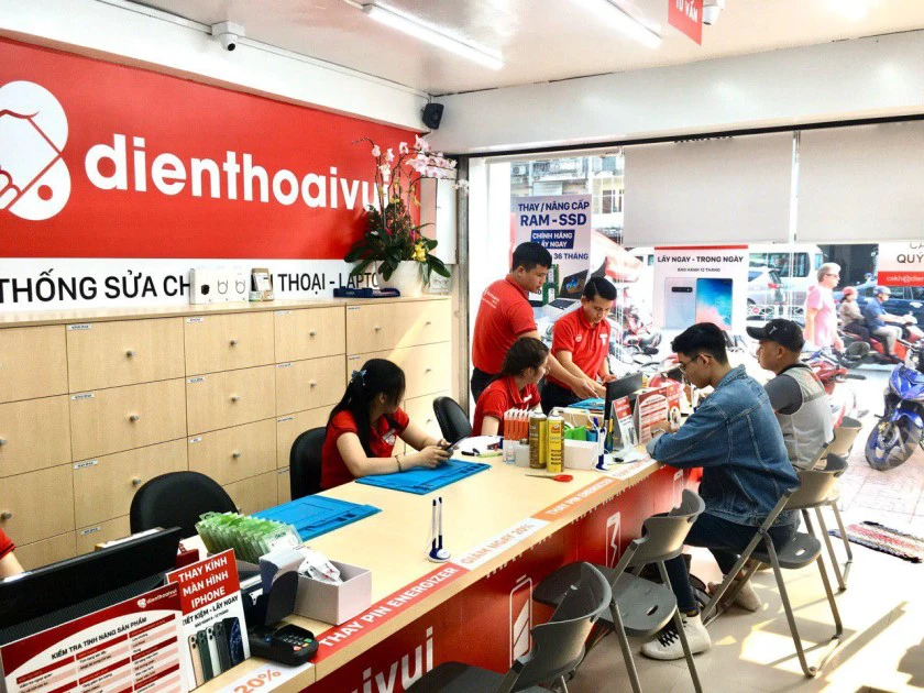 Dịch vụ thay &eacute;p k&iacute;nh Vivo Y17 uy t&iacute;n, c&ocirc;ng nghệ cao tại Điện Thoại Vui