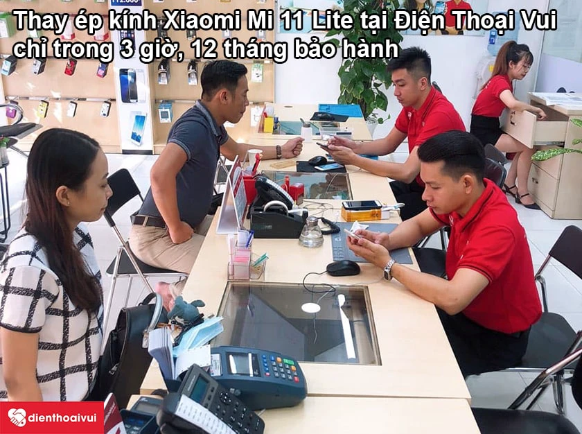 Dịch vụ thay &eacute;p k&iacute;nh Xioami Mi 11 Lite uy t&iacute;n, chất lượng tại Điện Thoại Vui