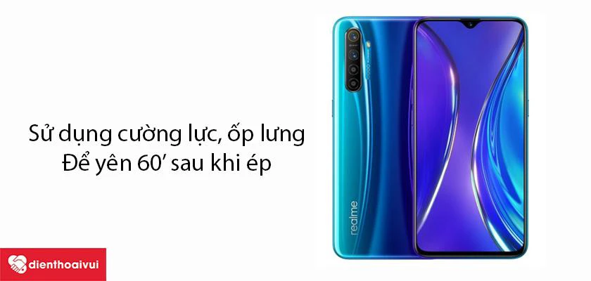 Thay &eacute;p k&iacute;nh Realme XT