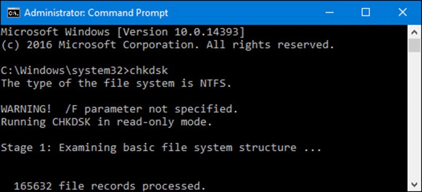 Truy cập Command Prompt bằng quyền Administrator (bắt buộc).