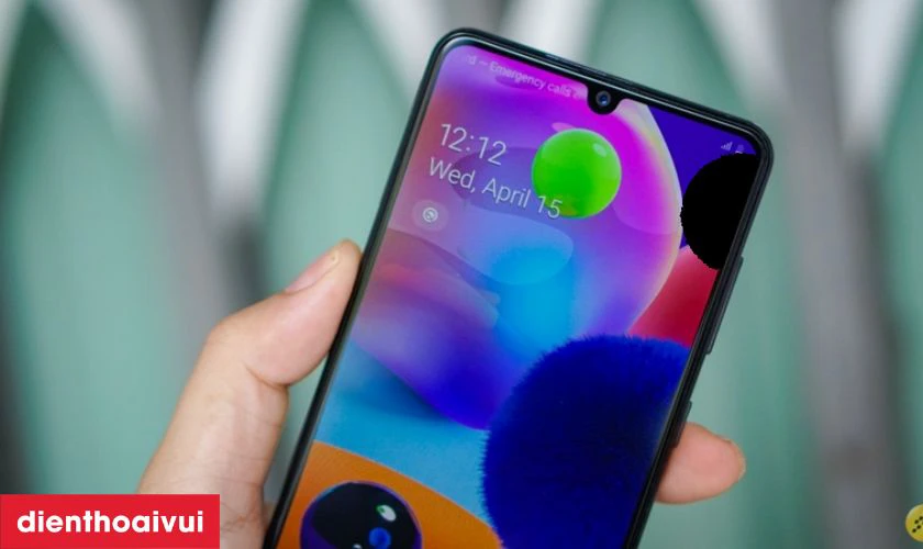 dấu hiệu cần thay m&agrave;n h&igrave;nh điện thoại samsung a31