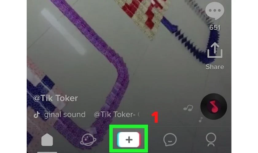 Bước 1: Mở Tiktok l&ecirc;n -> Chọn biểu tượng tạo video (dấu cộng).