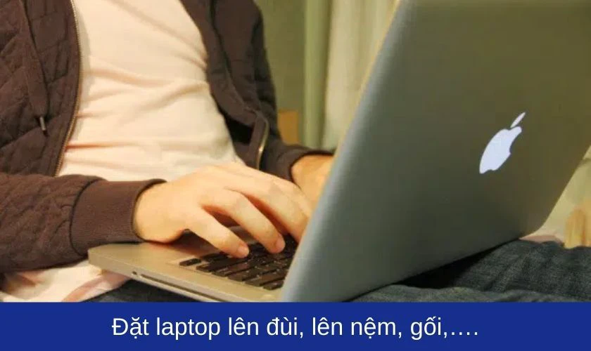 Đặt laptop l&ecirc;n đ&ugrave;i, l&ecirc;n nệm, gối,&hellip;