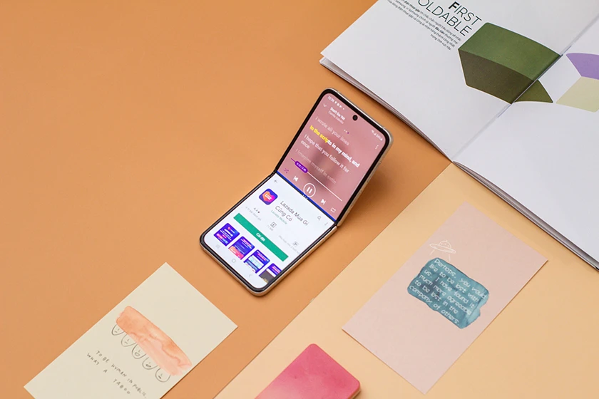 Về Samsung Z Flip 3