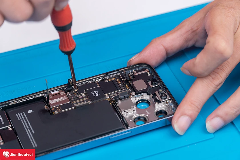 Đánh giá khả năng sửa chữa trên iPhone 13 series