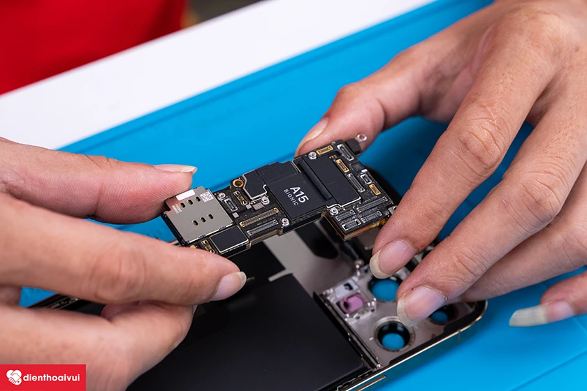 Teardown iPhone 13 Pro Max