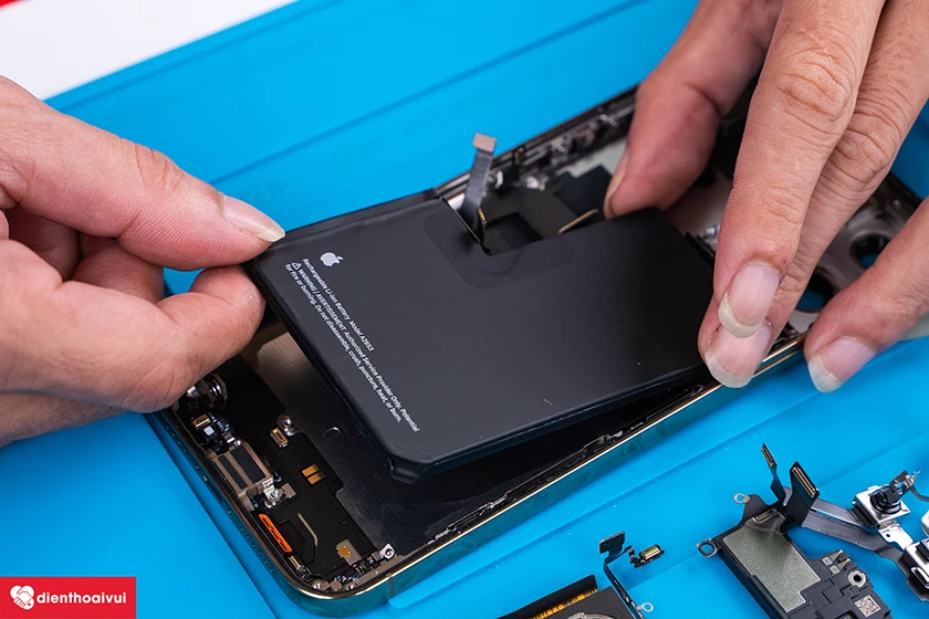 Teardown iPhone 13 Pro Max