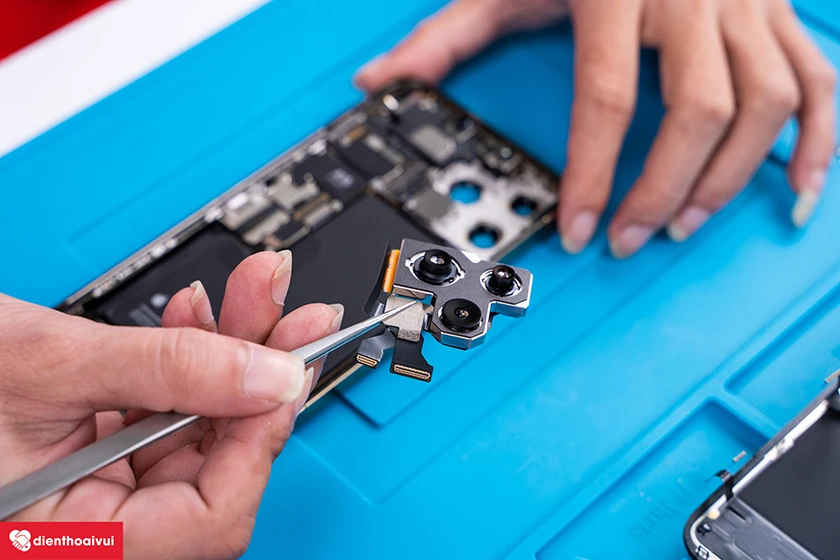 Teardown iPhone 13 | Đ&aacute;nh gi&aacute; linh kiện iPhone 13 Series&nbsp;