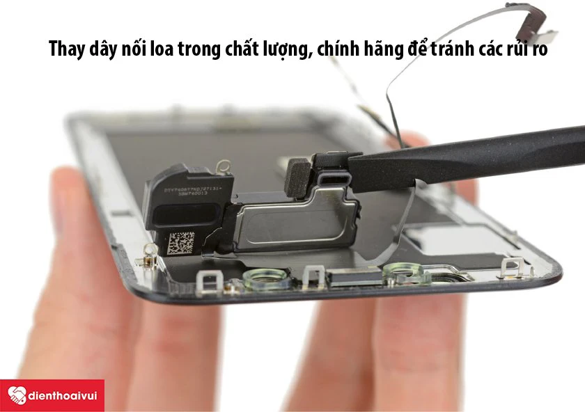 Thay d&acirc;y nối loa trong iPhone 13