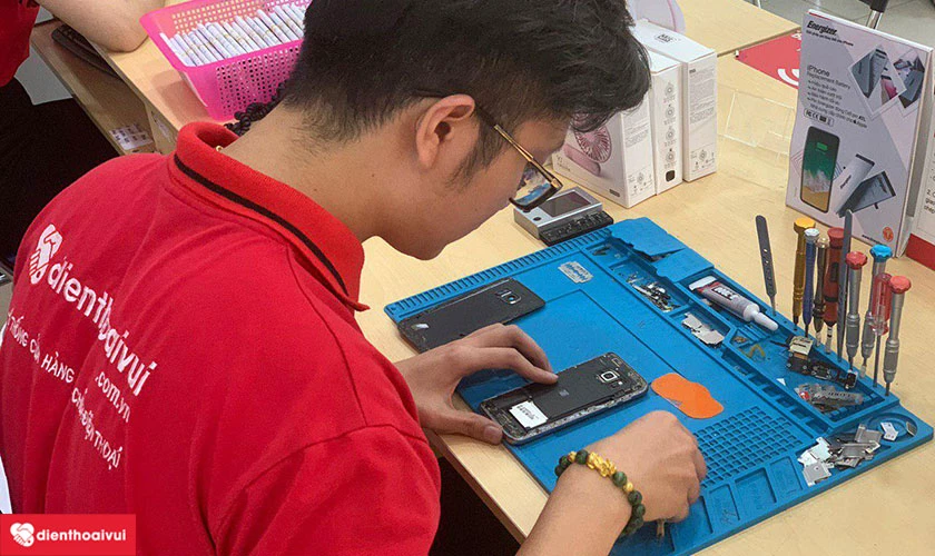 Thay màn hình Orizin OliP GX - 12PH iPhone 12/12 Pro chính hãng, giá tốt tại Điện Thoại Vui