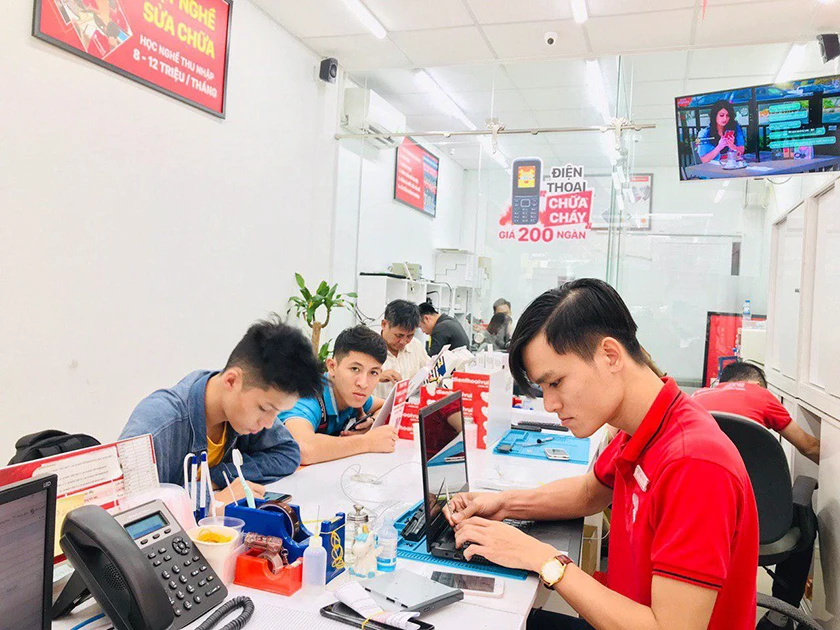 Thay main mainboard Macbook Pro 13 inch 2018 ch&iacute;nh h&atilde;ng, gi&aacute; rẻ tại Điện Thoại Vui
