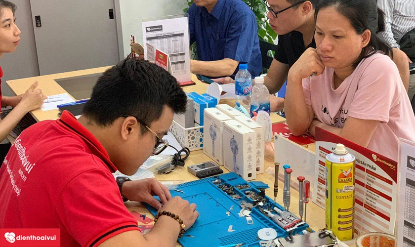 Dịch vụ thay pin laptop giá rẻ, nhanh chóng tại Điện Thoại Vui
