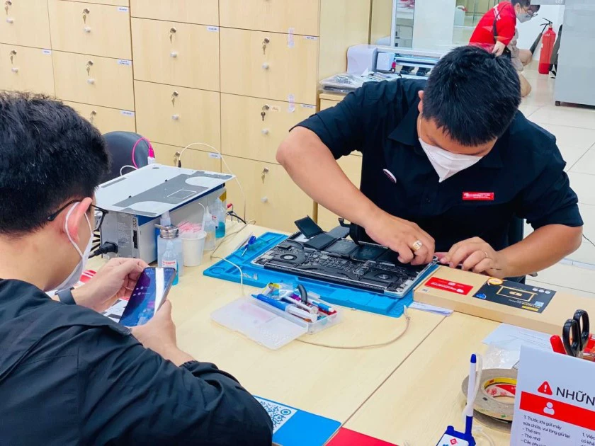 Dịch vụ thay pin Macbook Pro 15 inch 2013 ch&iacute;nh h&atilde;ng tại Điện Thoại Vui