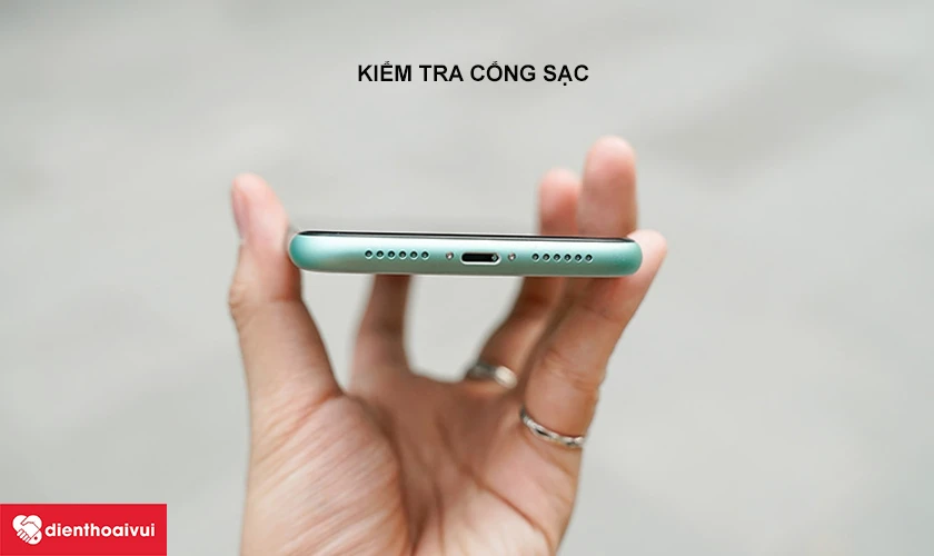 Kiểm tra cổng sạc