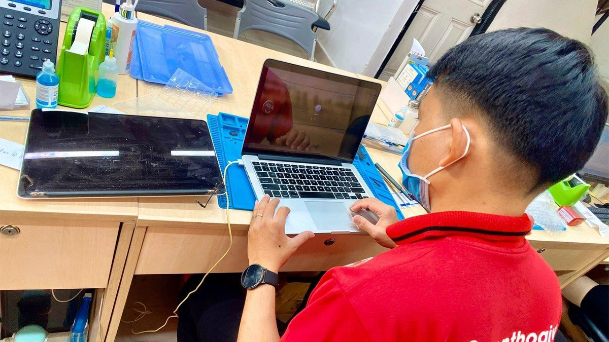 Sửa điện thoại, laptop Ph&uacute; Nhuận