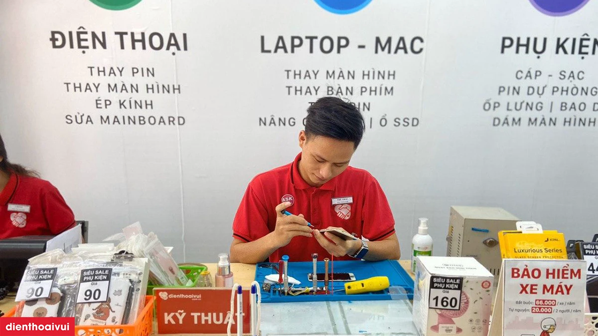 Dịch vụ thay mặt k&iacute;nh Samsung Galaxy S22 Ultra chất lượng cao tại Điện Thoại Vui