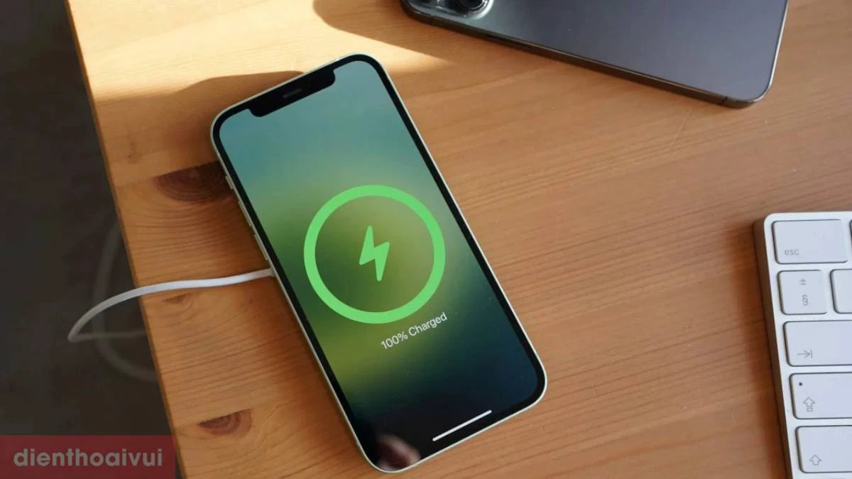 Thay pin iPhone 12 dung lượng chuẩn ch&iacute;nh h&atilde;ng Daison