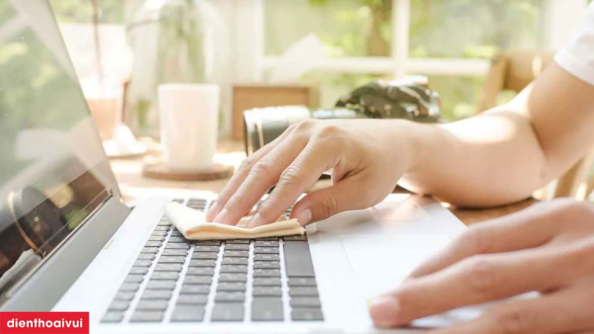 vệ sinh laptop dell