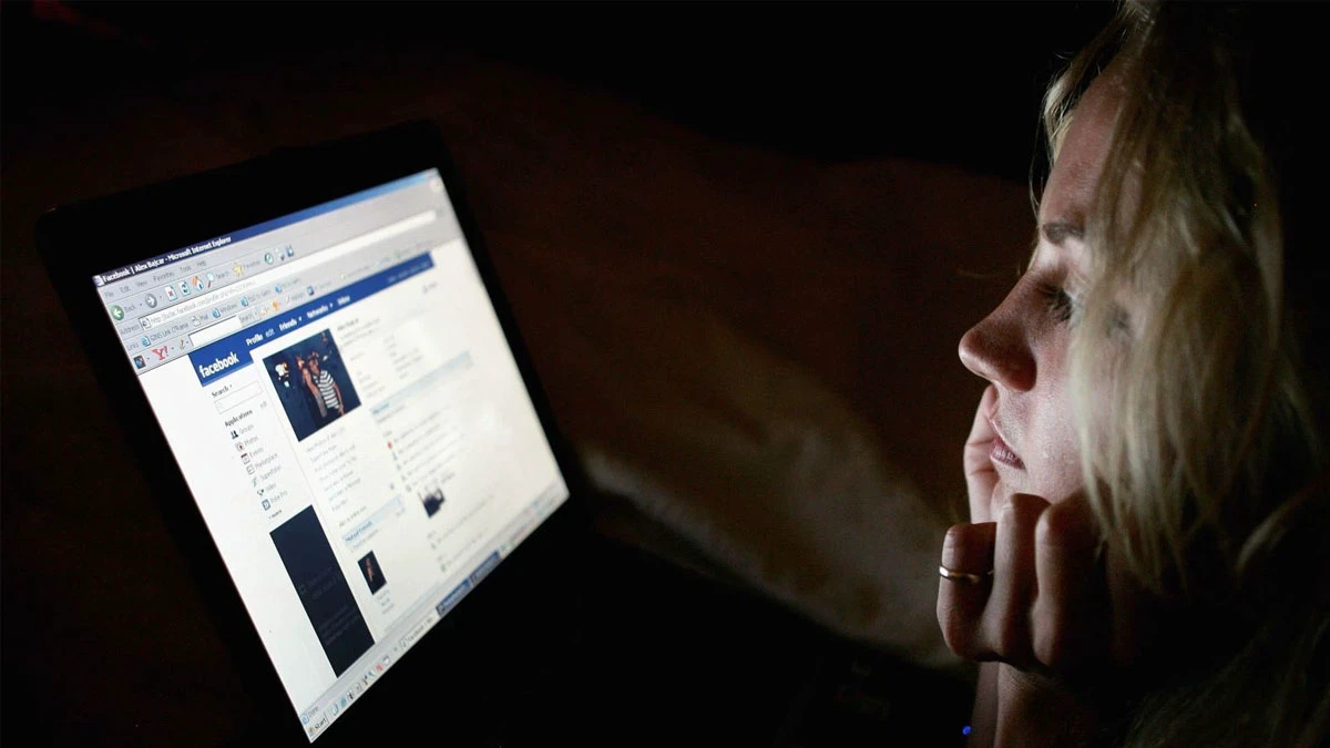 Stalk facebook l&agrave; g&igrave;