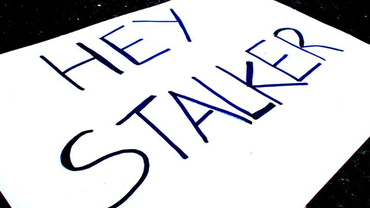 Stalk facebook l&agrave; g&igrave;