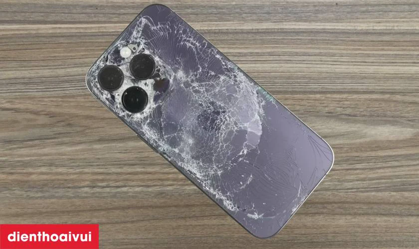 khi nào cần thay kính lưng điện thoại