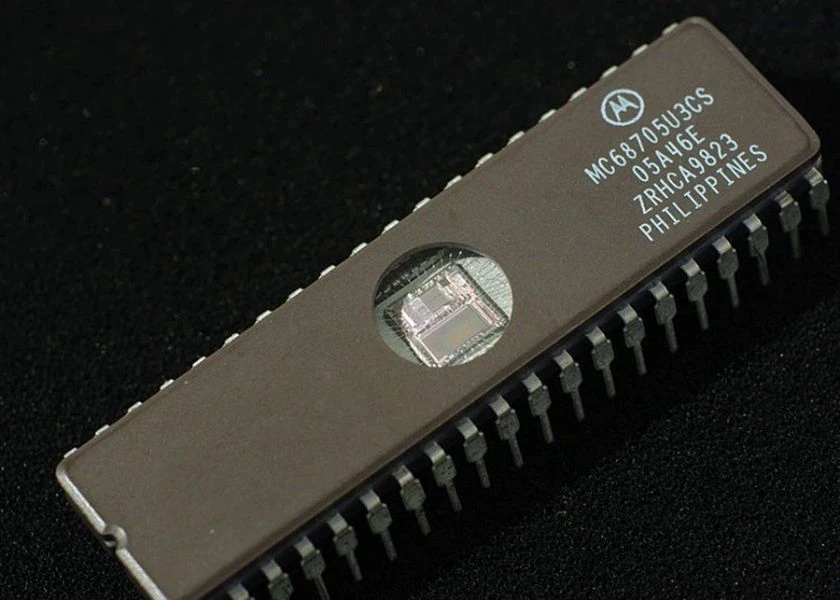 EPROM (viết tắt cụm từ Erasable Programmable ROM)