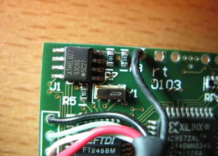 EEPROM (viết tắt cụm từ Electrically Erasable Programmable ROM)