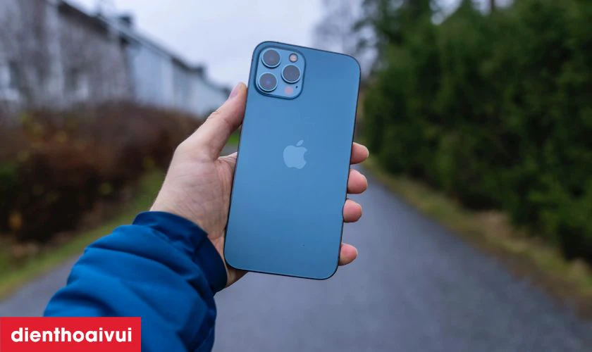 c&oacute; n&ecirc;n iPhone 12 Pro Max 256GB cũ đẹp kh&ocirc;ng