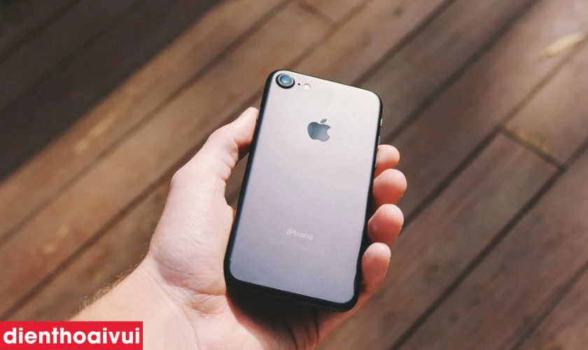 c&oacute; n&ecirc;n mua iphone 7 128gb cũ kh&ocirc;ng