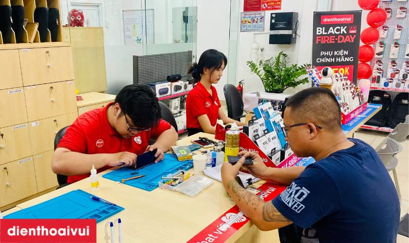 dịch vụ thay m&agrave;n h&igrave;nh samsung m02 tại điện thoại vui
