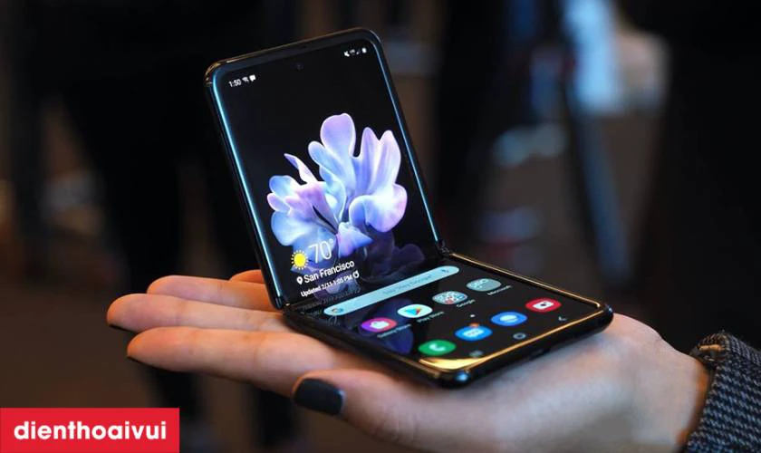 đặc điểm m&agrave;n h&igrave;nh samsung z flip