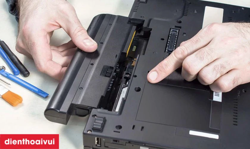 lưu &yacute; khi thay Pin Laptop
