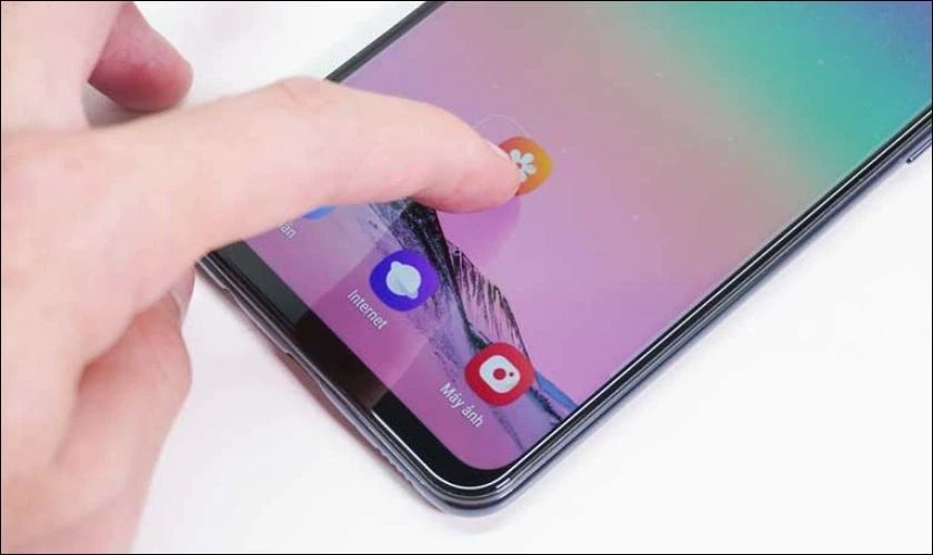 m&agrave;n h&igrave;nh điện thoại bị đơ kh&ocirc;ng tắt được