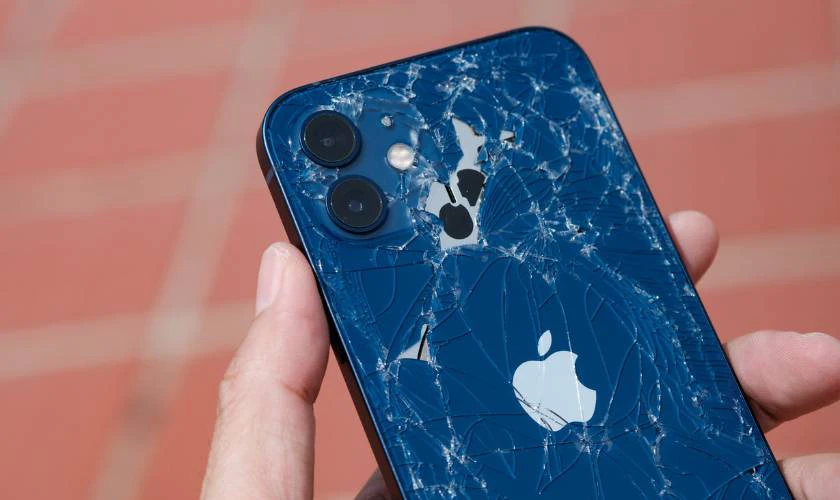 Biểu hiện cần thay k&iacute;nh lưng iPhone 12 Pro Max ch&iacute;nh h&atilde;ng Orizin