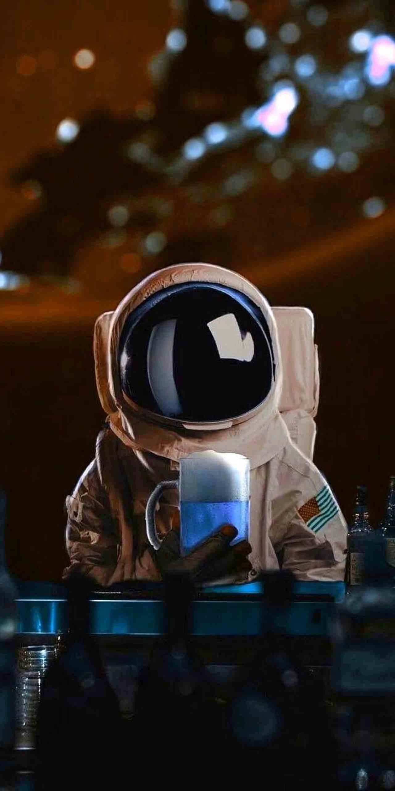 wallpaper astronaut tr&ecirc;n điện thoại