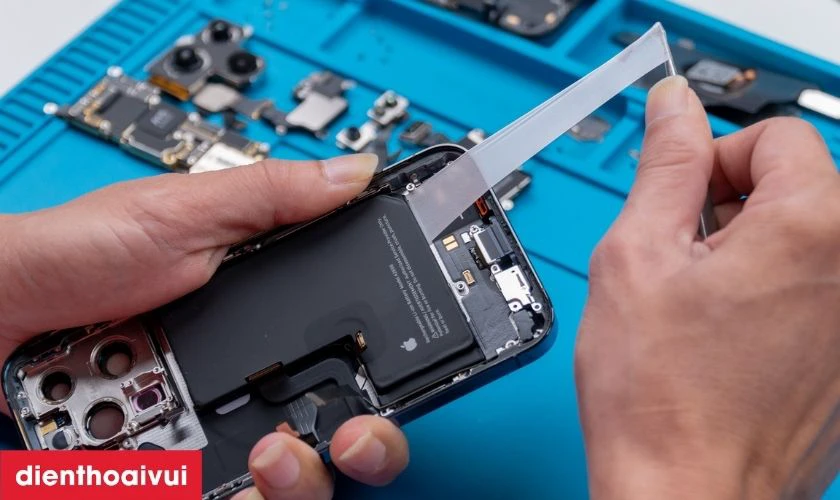 thay pin iphone 14 plus tại đtv