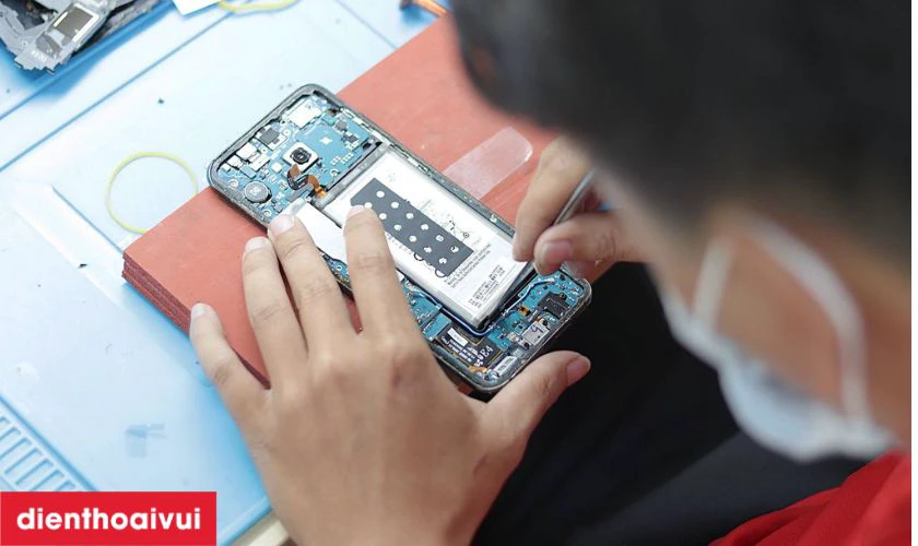 n&ecirc;n thay pin samsung ở đ&acirc;u uy t&iacute;n